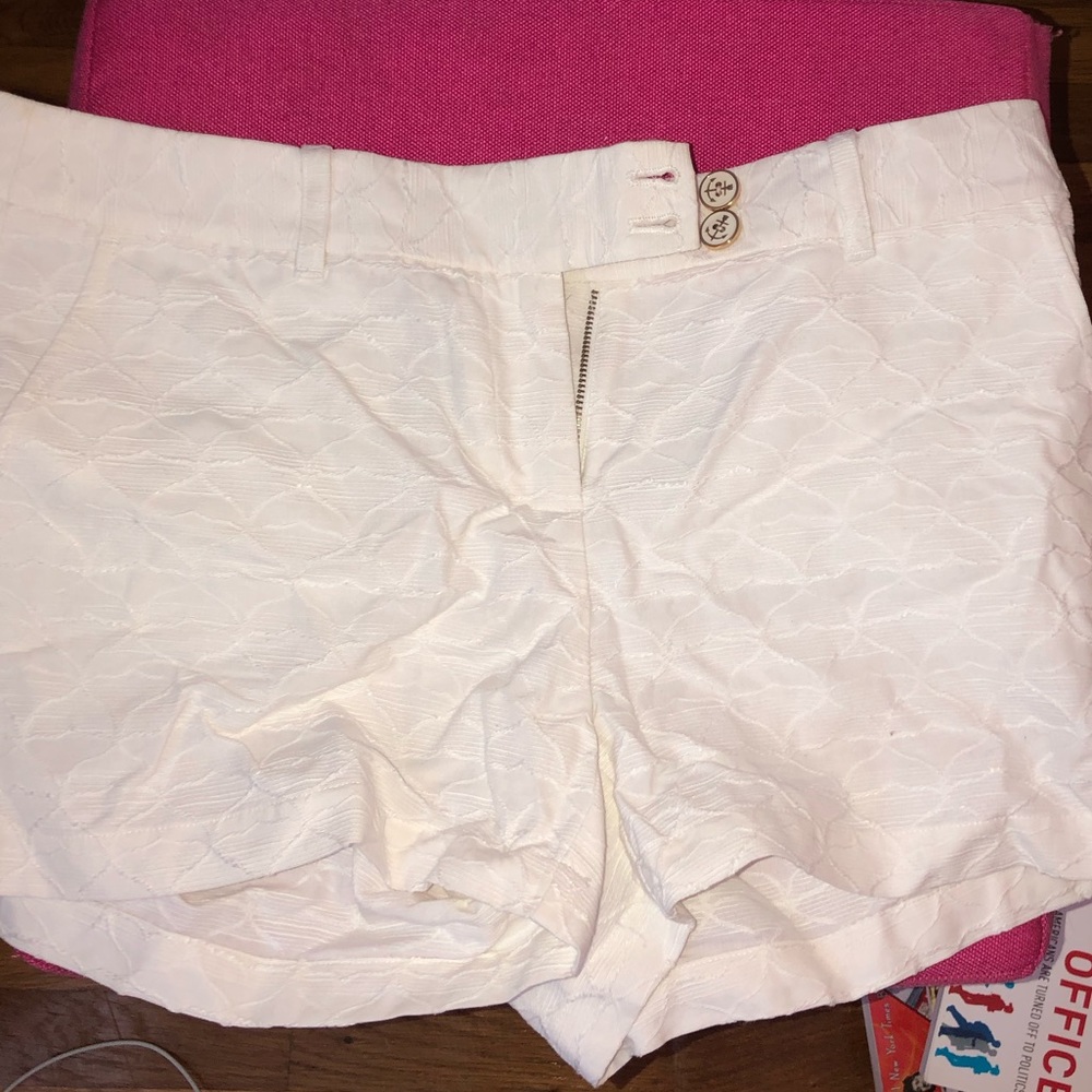 Vineyard vines white shorts